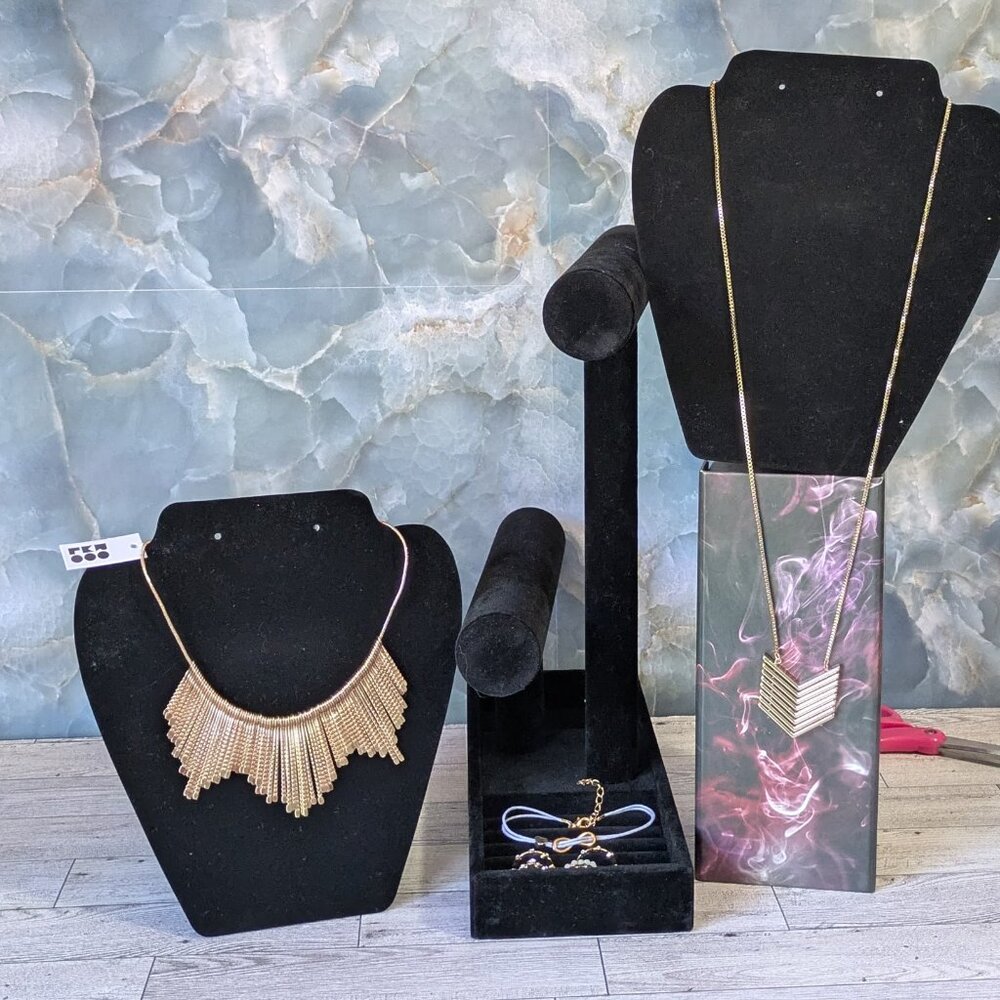7 Piece Fashion Jewelry Set: 2 Necklaces, 1 Bracelet, and 4 rings